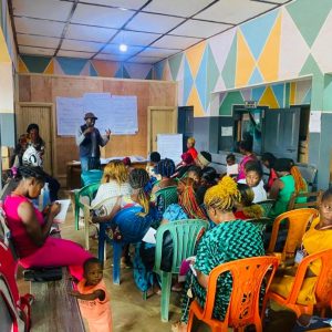 Training local volunteers for the fight against malaria in Cameroon